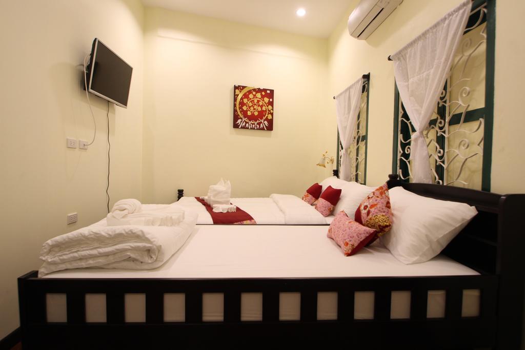 Srisomboon Hostel Trang Ngoại thất bức ảnh