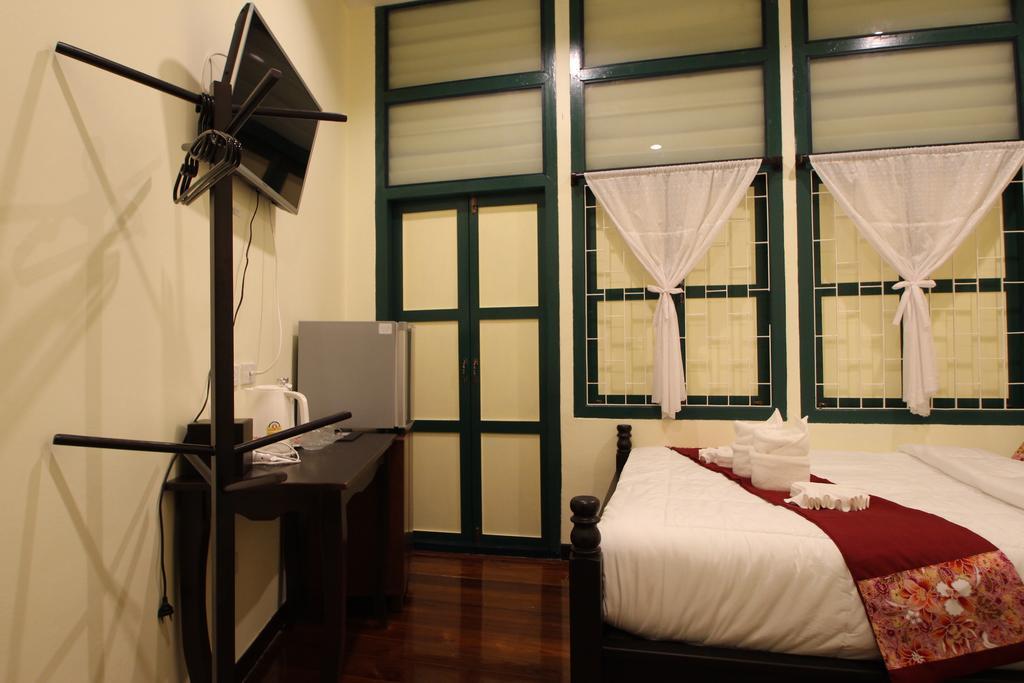 Srisomboon Hostel Trang Ngoại thất bức ảnh