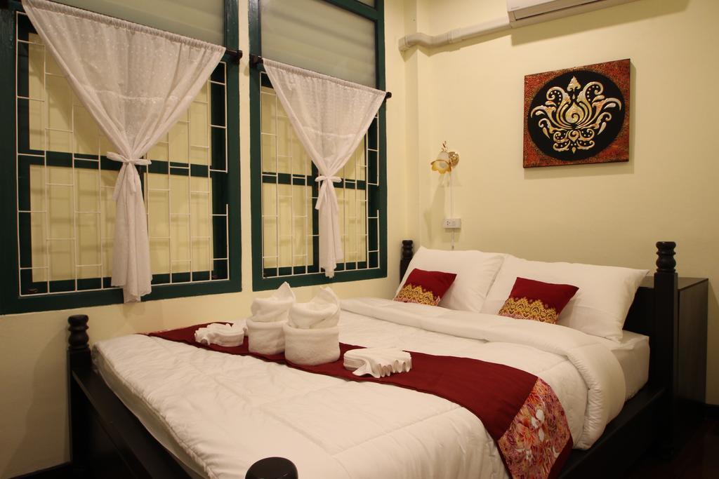 Srisomboon Hostel Trang Ngoại thất bức ảnh