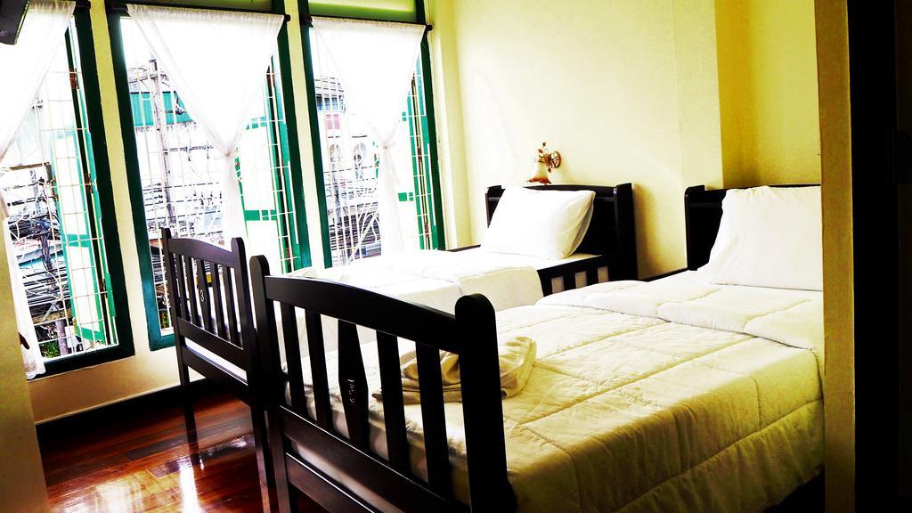 Srisomboon Hostel Trang Ngoại thất bức ảnh