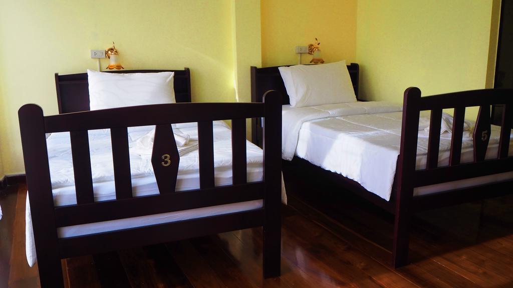 Srisomboon Hostel Trang Ngoại thất bức ảnh