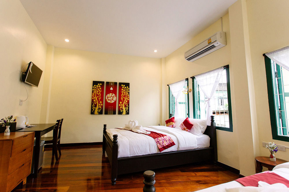 Srisomboon Hostel Trang Ngoại thất bức ảnh