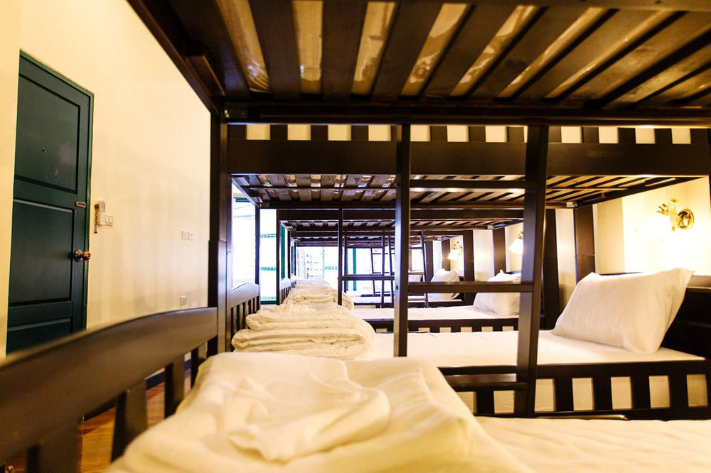 Srisomboon Hostel Trang Ngoại thất bức ảnh