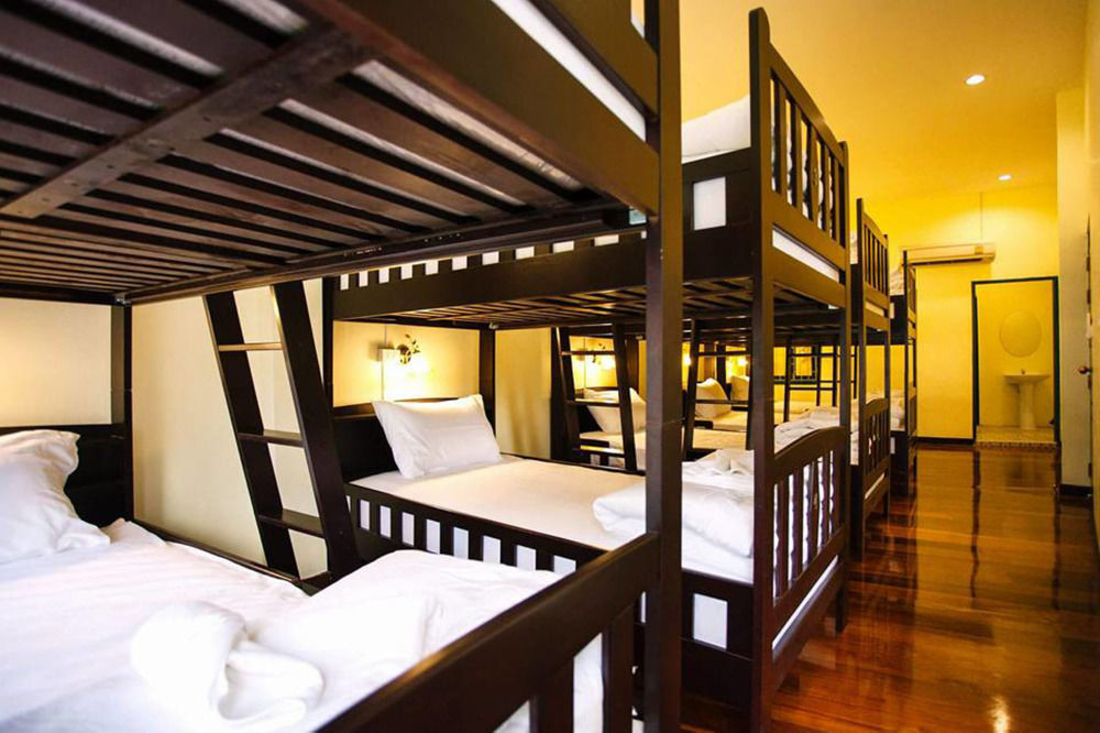 Srisomboon Hostel Trang Ngoại thất bức ảnh
