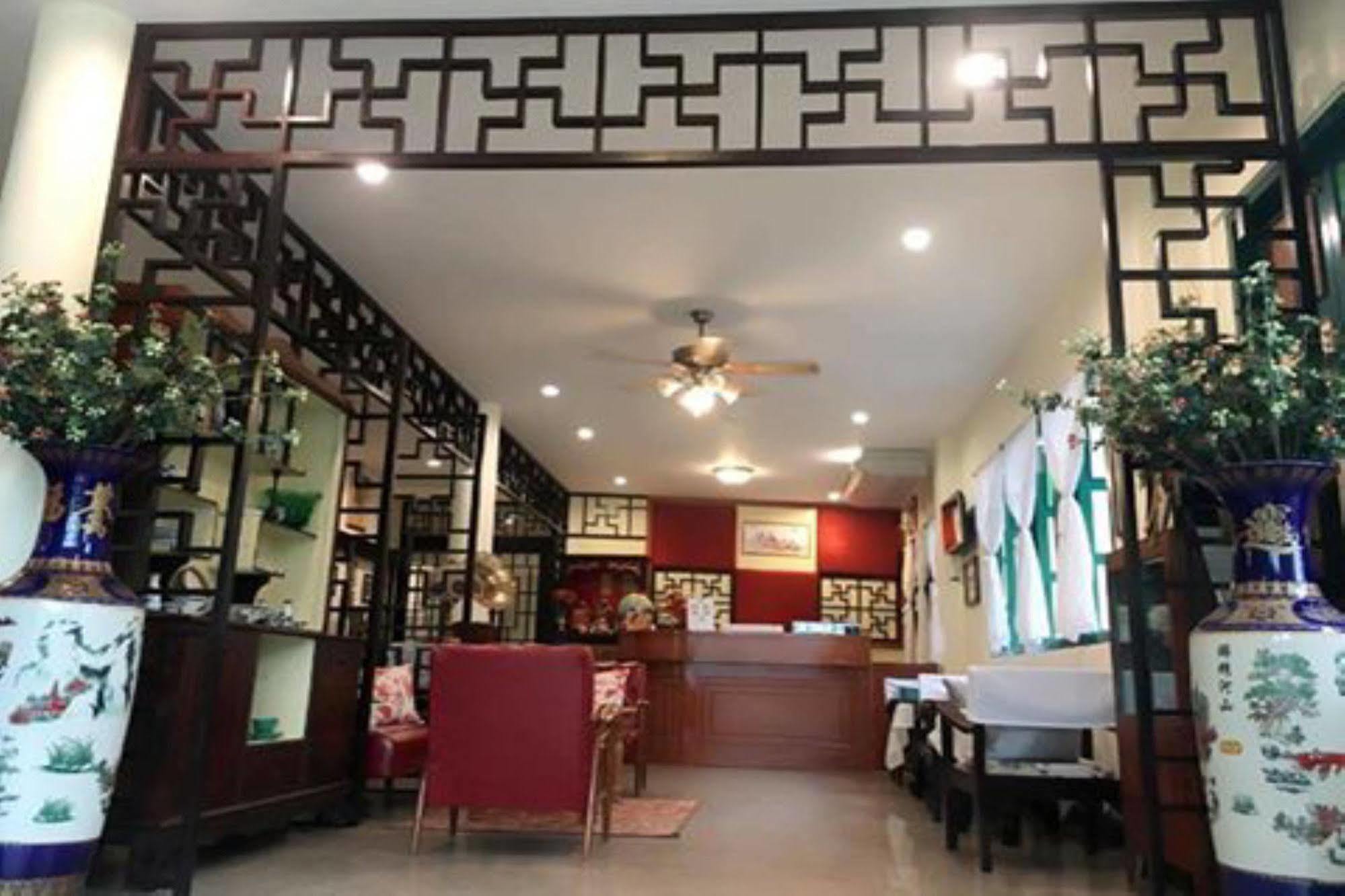 Srisomboon Hostel Trang Ngoại thất bức ảnh