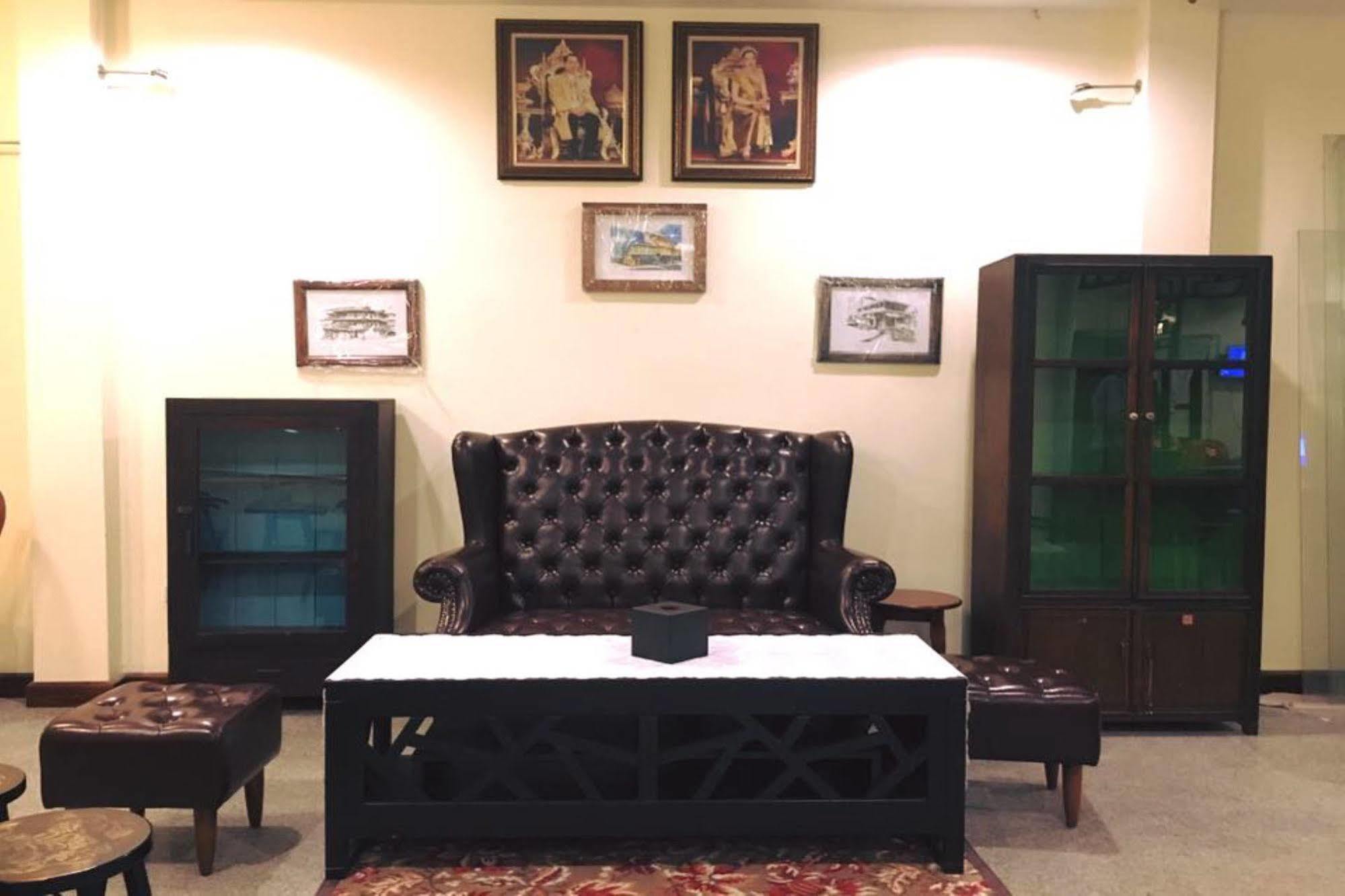 Srisomboon Hostel Trang Ngoại thất bức ảnh