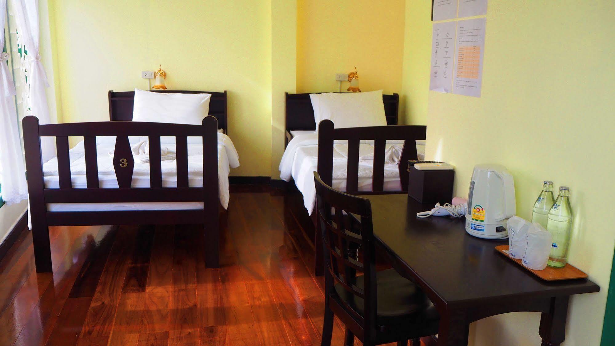 Srisomboon Hostel Trang Ngoại thất bức ảnh