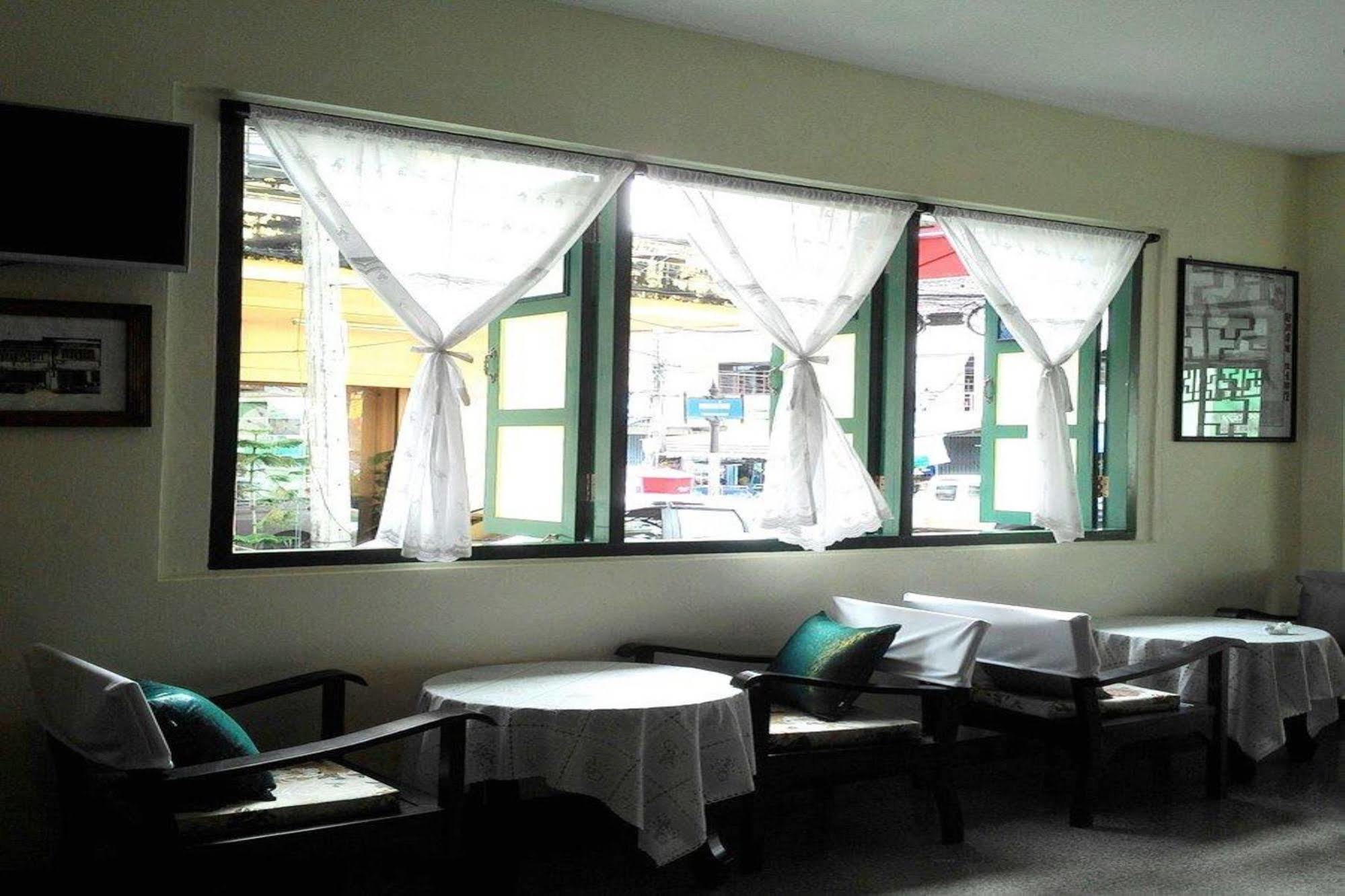 Srisomboon Hostel Trang Ngoại thất bức ảnh