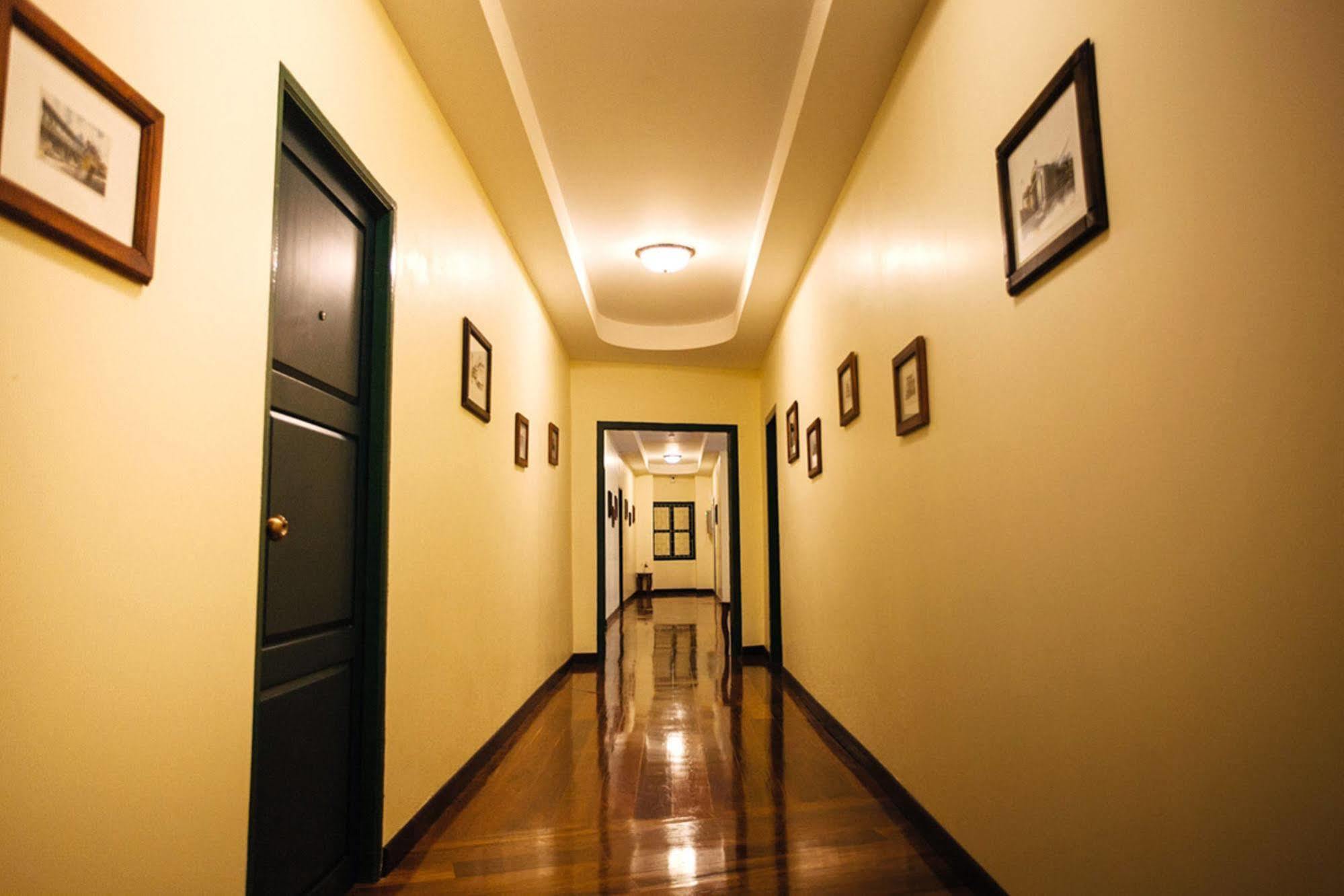 Srisomboon Hostel Trang Ngoại thất bức ảnh