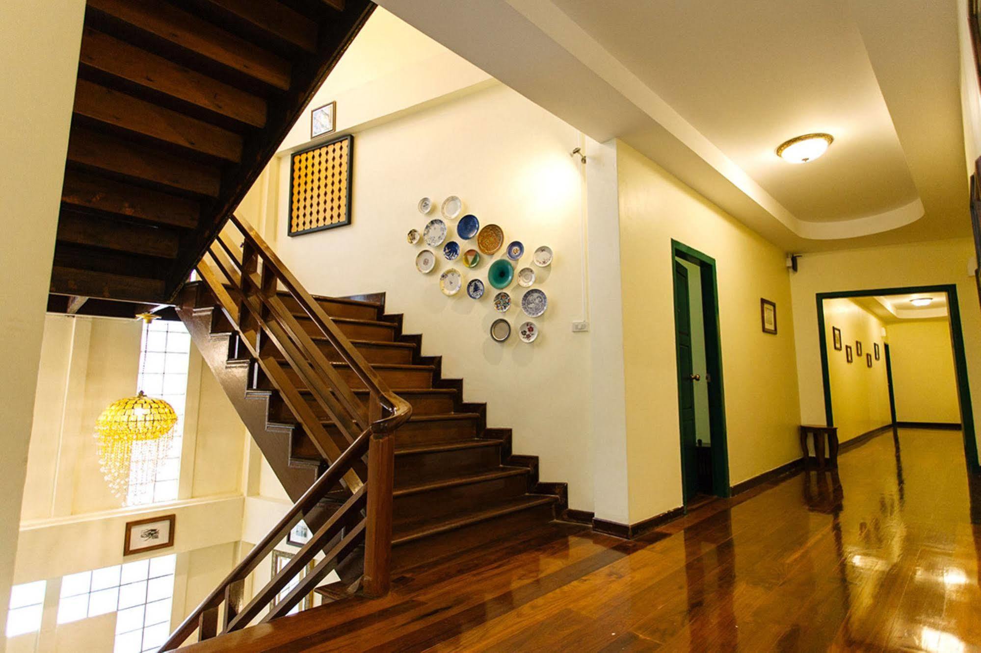 Srisomboon Hostel Trang Ngoại thất bức ảnh