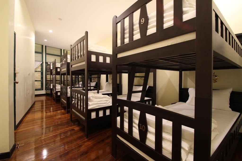 Srisomboon Hostel Trang Ngoại thất bức ảnh