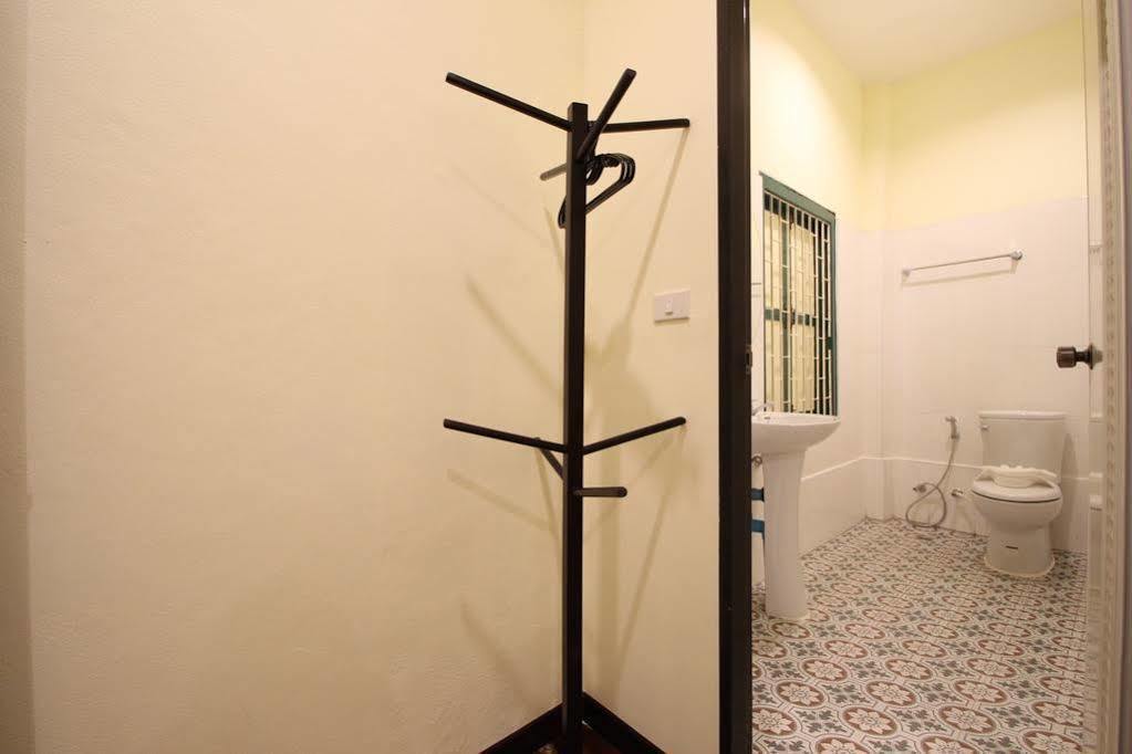 Srisomboon Hostel Trang Ngoại thất bức ảnh