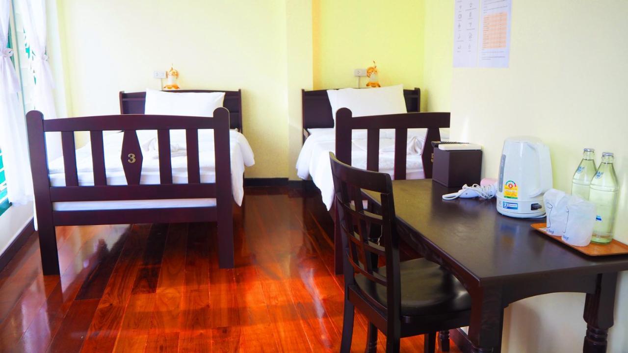 Srisomboon Hostel Trang Ngoại thất bức ảnh