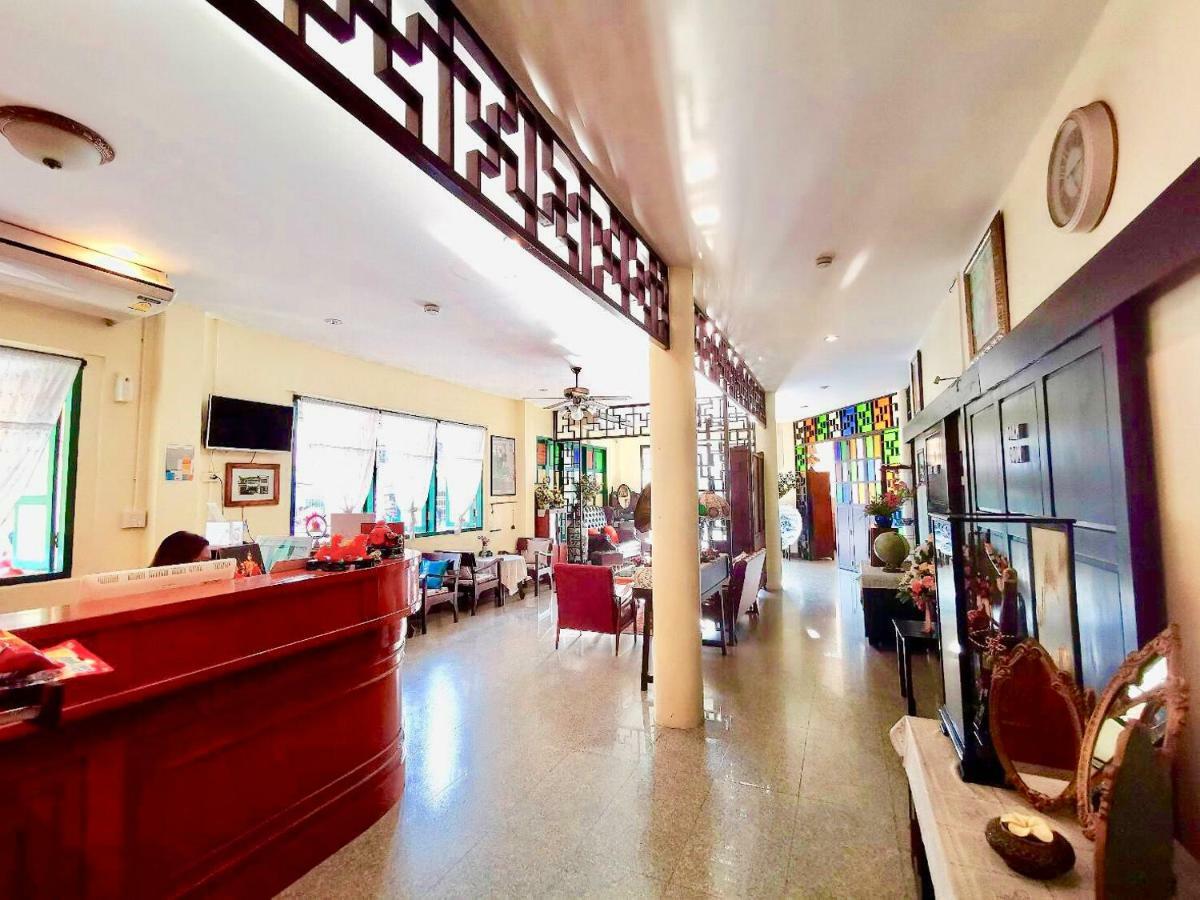Srisomboon Hostel Trang Ngoại thất bức ảnh