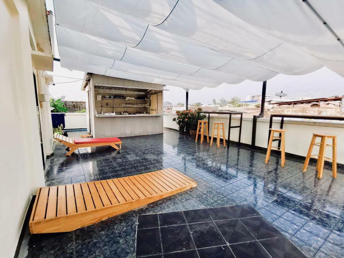 Srisomboon Hostel Trang Ngoại thất bức ảnh